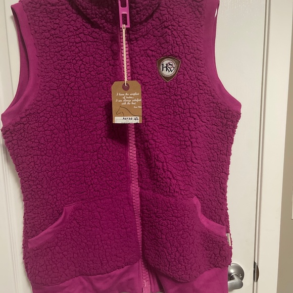 Horseware fluffy waistcoat in fuchsia color - Picture 1 of 5